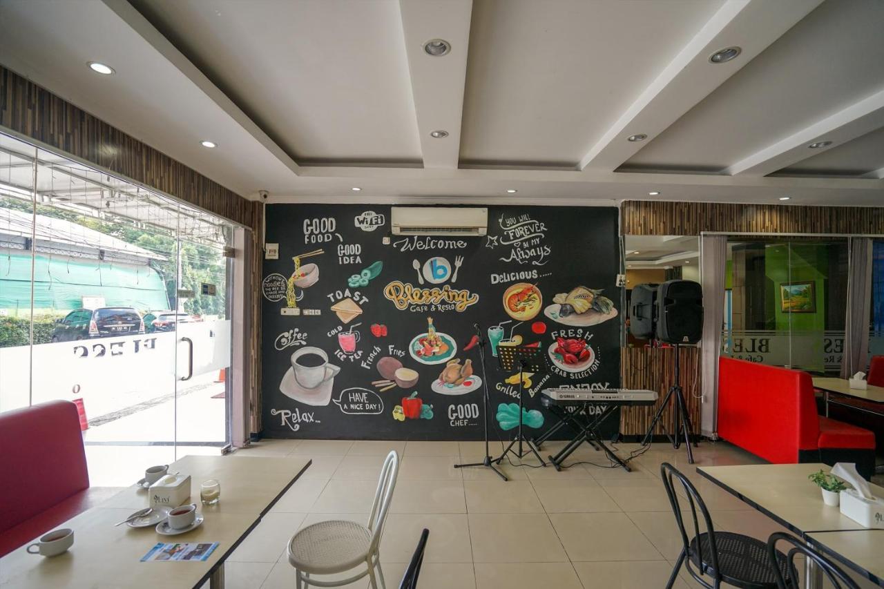 Oyo 575 Blessing Hotel Palembang Eksteriør billede