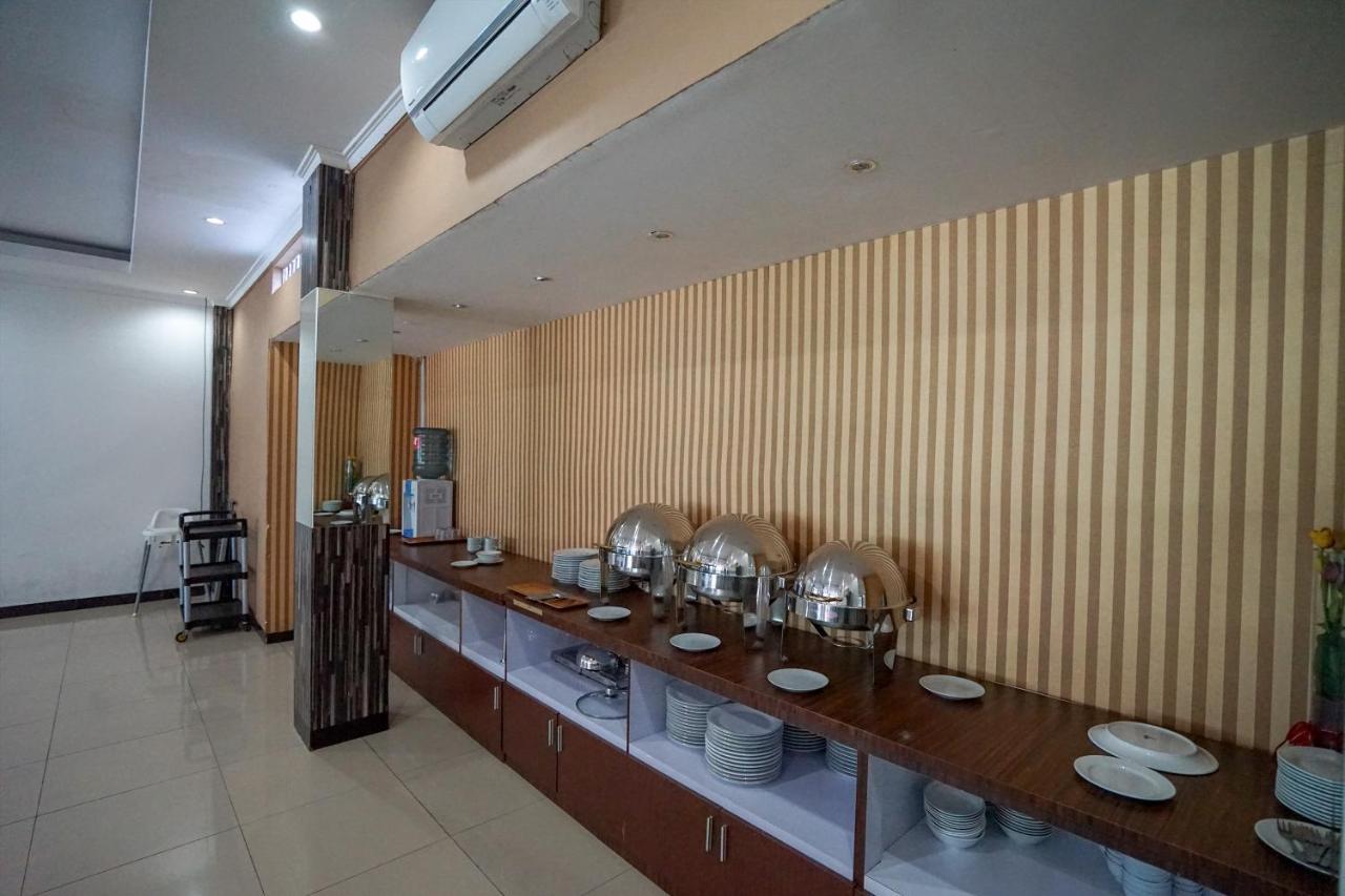 Oyo 575 Blessing Hotel Palembang Eksteriør billede
