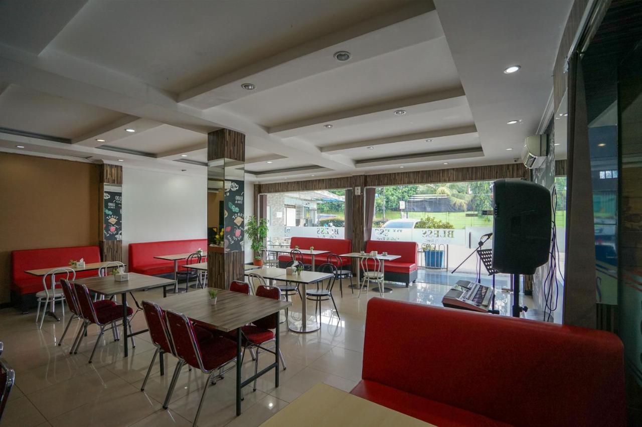Oyo 575 Blessing Hotel Palembang Eksteriør billede
